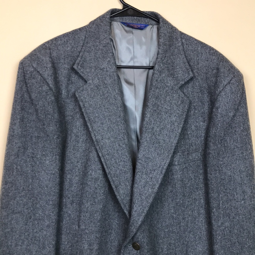 Pendleton Men’s Virgin Wool 2-Button Gray Suit Ja… - image 2